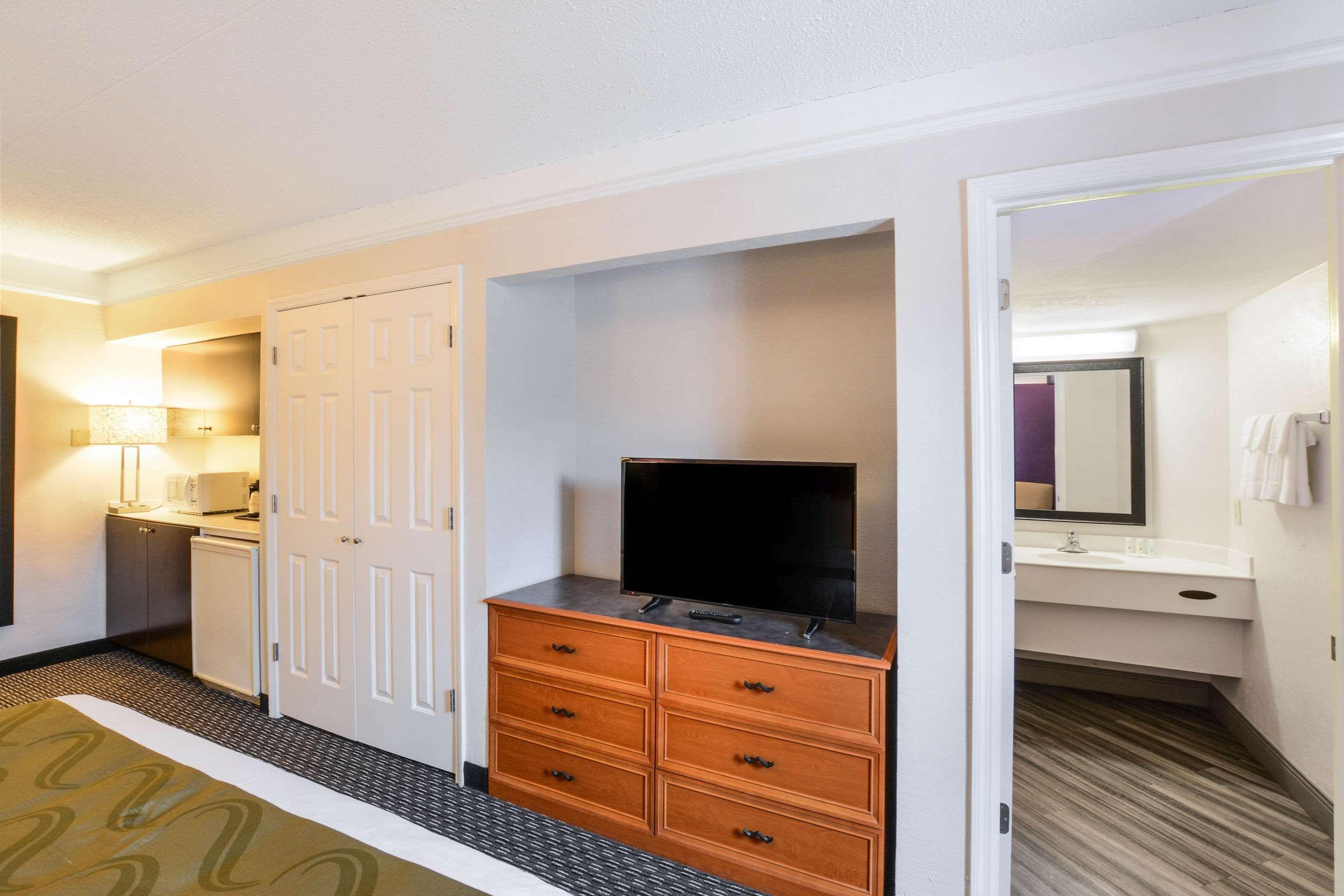 Quality Inn & Suites North Charleston - Ashley Phosphate Esterno foto
