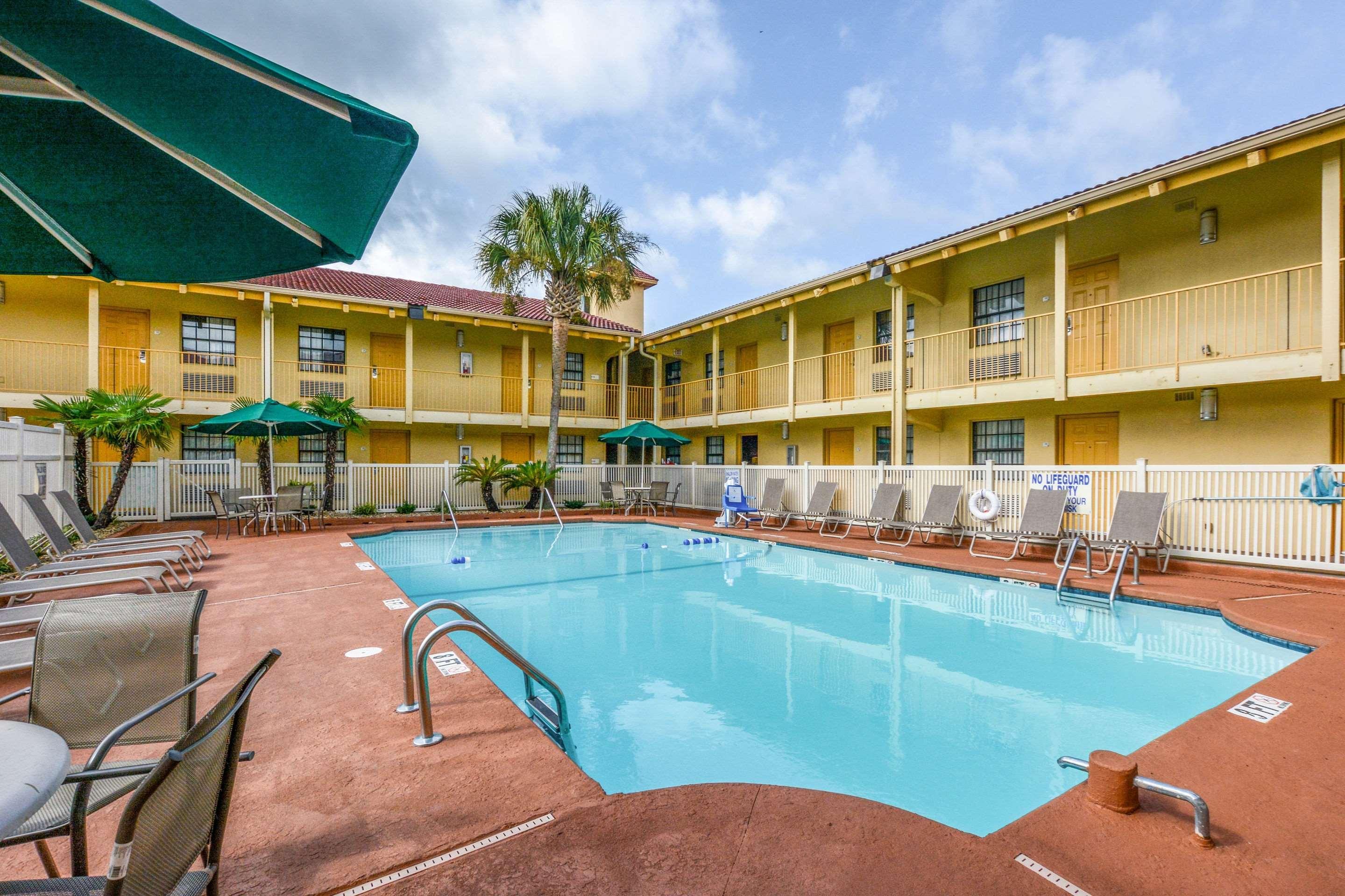 Quality Inn & Suites North Charleston - Ashley Phosphate Esterno foto