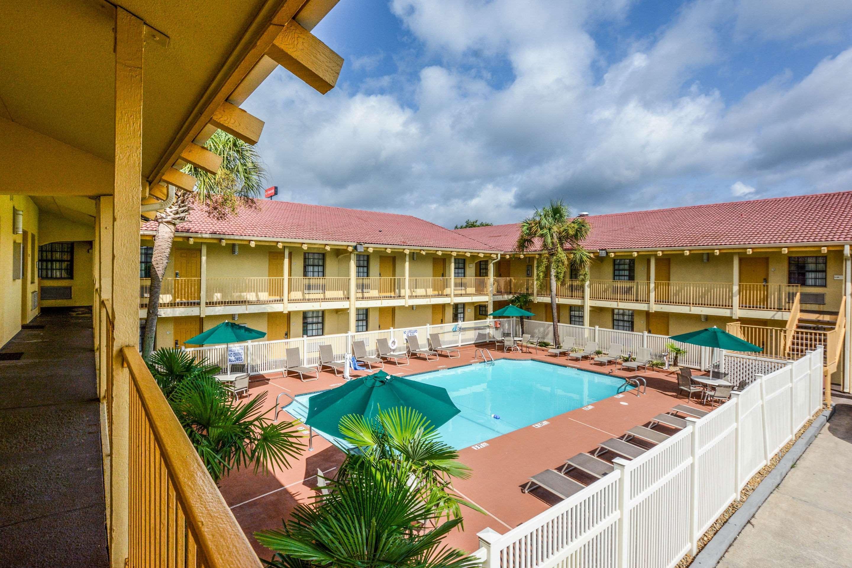 Quality Inn & Suites North Charleston - Ashley Phosphate Esterno foto